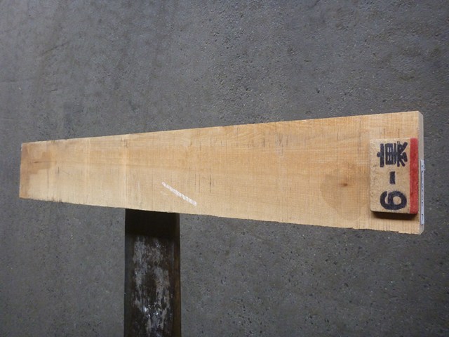 イタヤカエデ 45ミリ 薄板 柾目板
