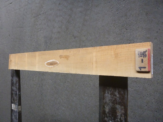 イタヤカエデ 45ミリ 薄板 柾目板