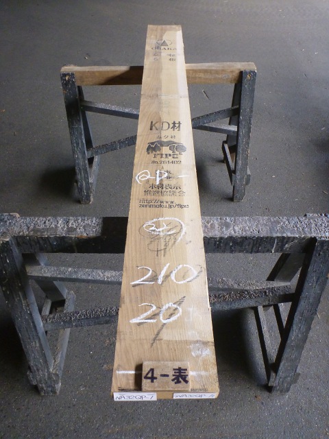 ナラ 32ミリ 柾目板